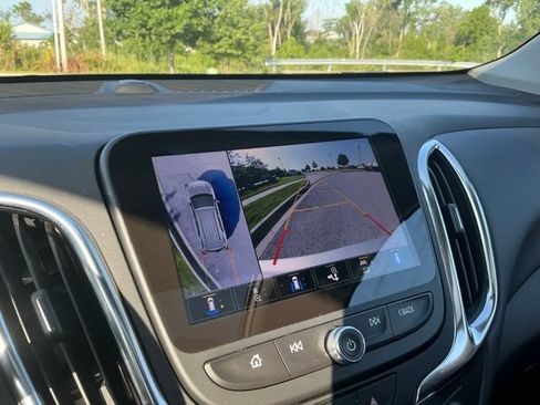 Used 2022 Chevrolet Equinox LT AWD/4WD image 29