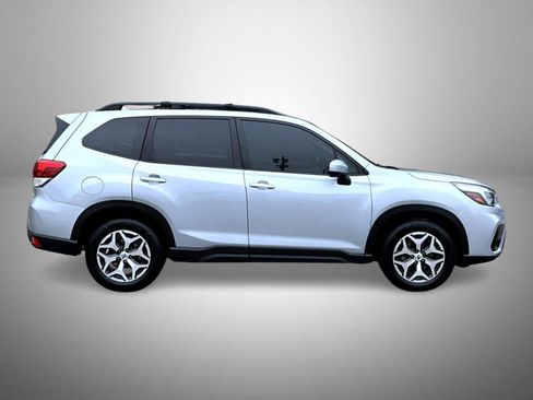 Used 2021 Subaru Forester Premium image 4