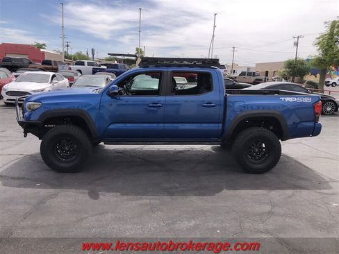 Used 2018 Toyota Tacoma TRD Off-Road w/ Technology Package AWD/4WD image 2