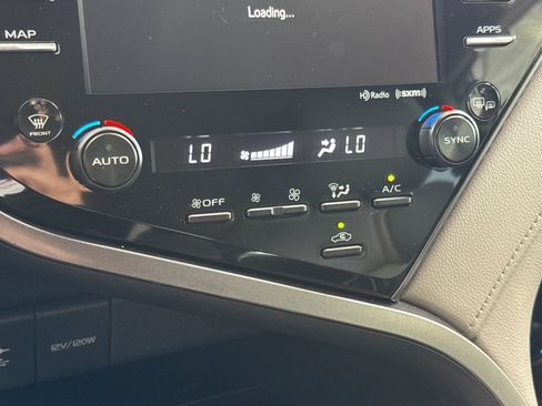 Used 2019 Toyota Camry XLE FWD image 25