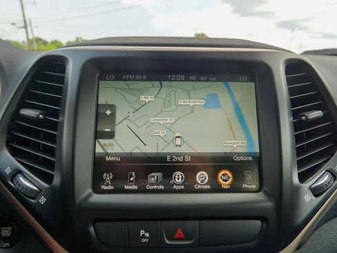 Used 2018 Jeep Cherokee Limited AWD/4WD image 26