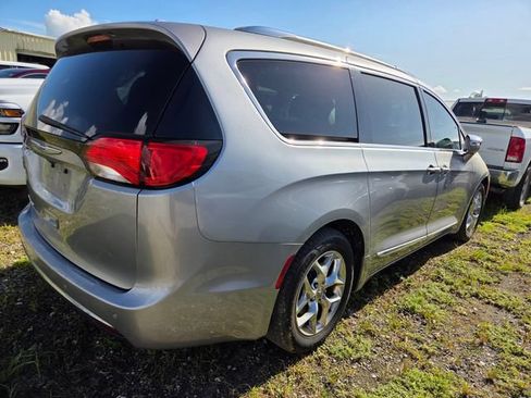 Used 2019 Chrysler Pacifica Limited FWD image 5