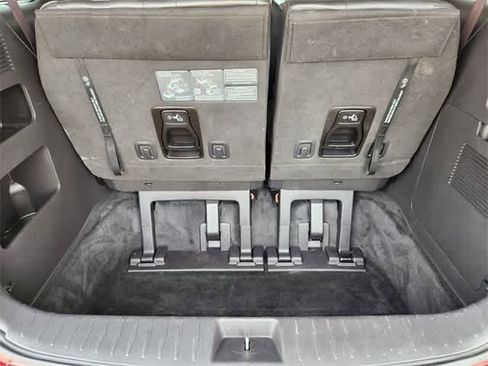 Used 2024 Kia Carnival EX image 19