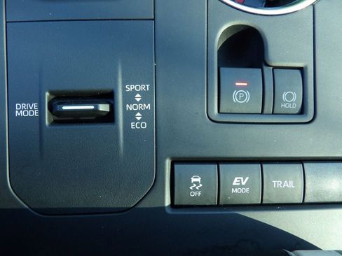 Used 2022 Toyota Highlander XLE image 22