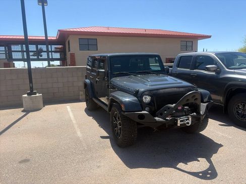 Used 2017 Jeep Wrangler Unlimited Sahara AWD/4WD image 2