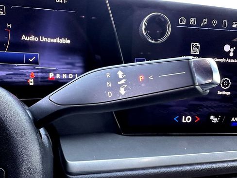 Used 2024 Chevrolet Traverse LT image 16