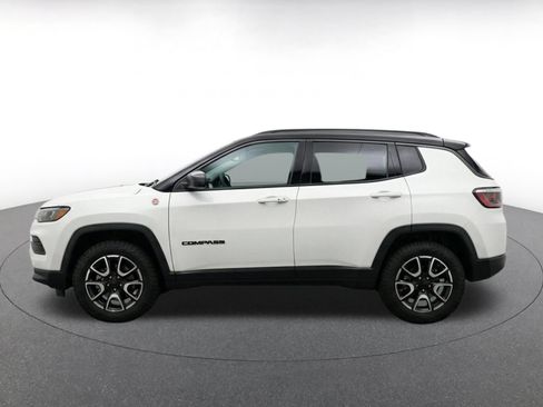 Used 2025 Jeep Compass Trailhawk AWD/4WD image 4