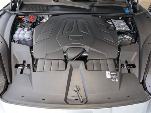 Certified 2025 Porsche Cayenne Coupe image 27