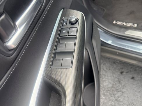 Used 2021 Toyota Venza Limited w/ Carpet Mat Package (TMS) image 13