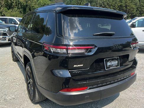 Used 2024 Jeep Grand Cherokee L Laredo image 10