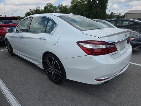 Used 2016 Honda Accord Touring image 7