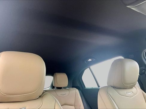 Used 2024 Cadillac XT4 Premium Luxury w/ Active Safety Package FWD image 17