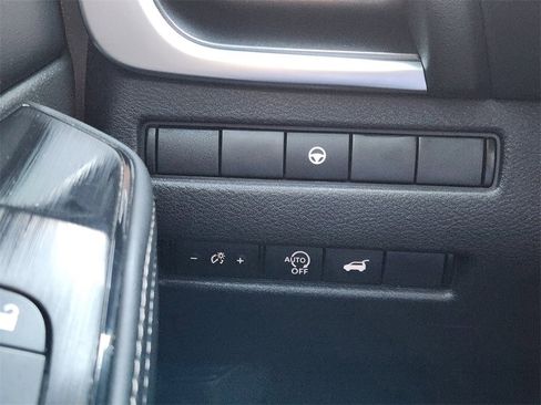 Used 2023 Nissan Rogue SV w/ SV Premium B Package image 17