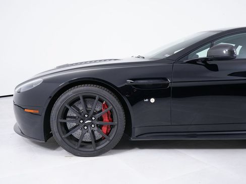 Used 2015 Aston Martin V12 Vantage S RWD image 11