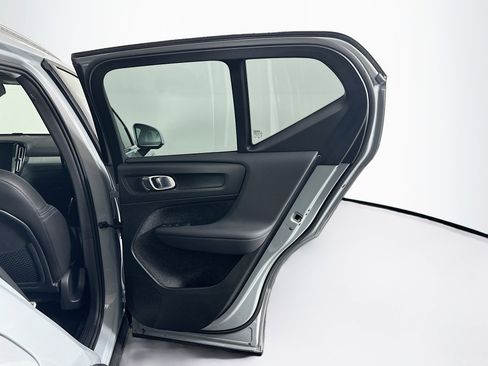 Used 2025 Volvo XC40 B5 Plus image 32