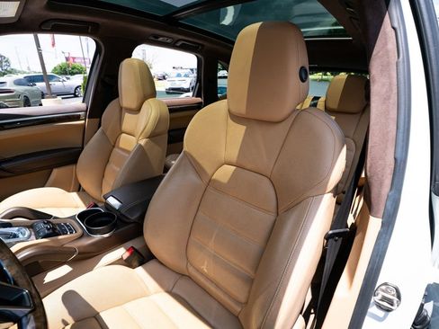 Used 2015 Porsche Cayenne Turbo AWD/4WD image 31
