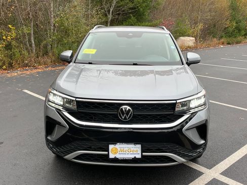 Used 2024 Volkswagen Taos SE image 8