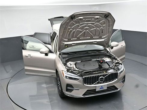 Used 2023 Volvo XC60 B5 Plus image 46