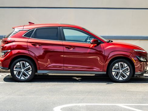 Used 2023 Hyundai Kona SEL FWD image 9