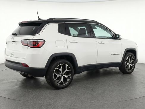 Used 2025 Jeep Compass Limited AWD/4WD image 9