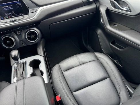 Used 2022 Chevrolet Blazer LT FWD image 15