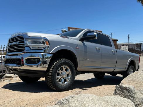 Used 2019 RAM 2500 Laramie AWD/4WD image 2