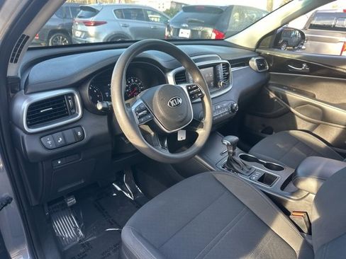 Used 2020 Kia Sorento LX image 13