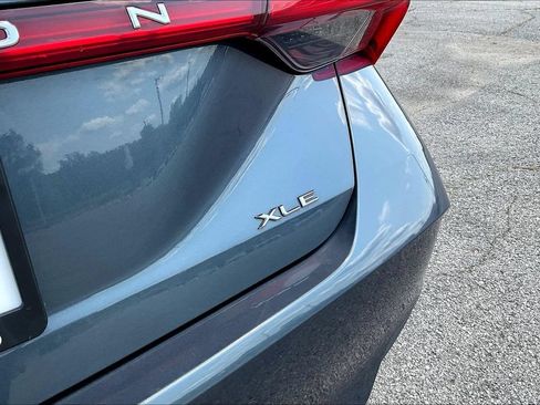 Used 2019 Toyota Avalon XLE FWD image 26