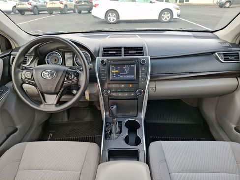 Used 2017 Toyota Camry LE image 10