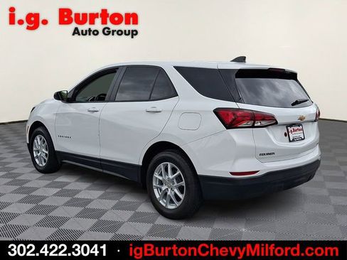 Certified 2022 Chevrolet Equinox LS w/ LS Convenience Package AWD/4WD image 4
