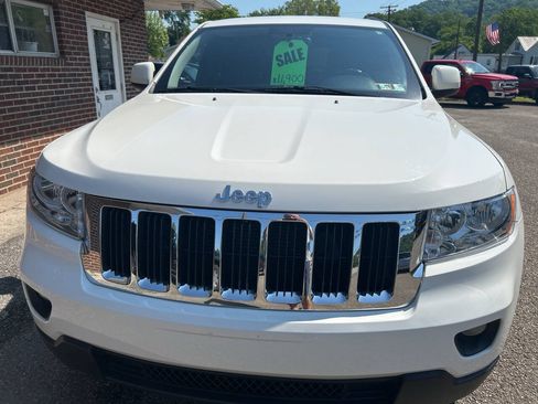 Used 2012 Jeep Grand Cherokee Laredo AWD/4WD image 3