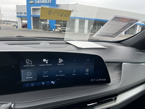 Used 2024 Cadillac XT4 Premium Luxury image 9