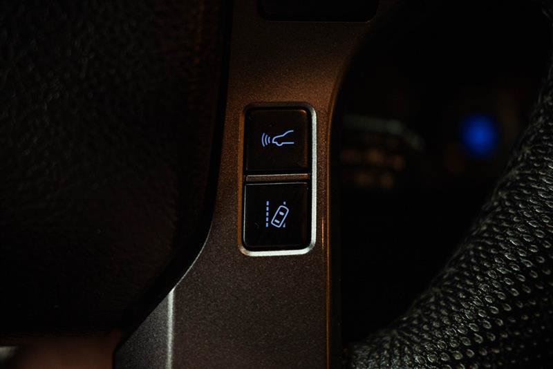 Used 2021 Toyota Tacoma TRD Off-Road w/ Technology Package AWD/4WD image 16