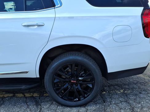 Certified 2023 GMC Yukon SLT w/ SLT Premium Package AWD/4WD image 25