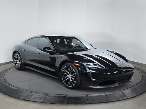 Used 2023 Porsche Taycan image 9