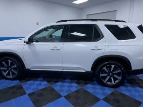 Certified 2025 Honda Pilot Touring image 5