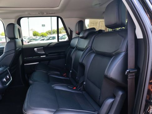 Used 2025 Ford Expedition Max Platinum AWD/4WD image 34
