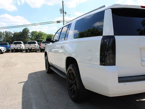 Used 2018 Chevrolet Suburban LT RWD image 30