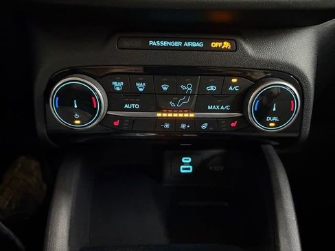 Used 2022 Ford Escape SE w/ SE Sport Appearance Package image 40