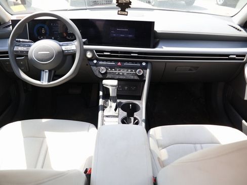 Used 2025 Hyundai Sonata SE image 6