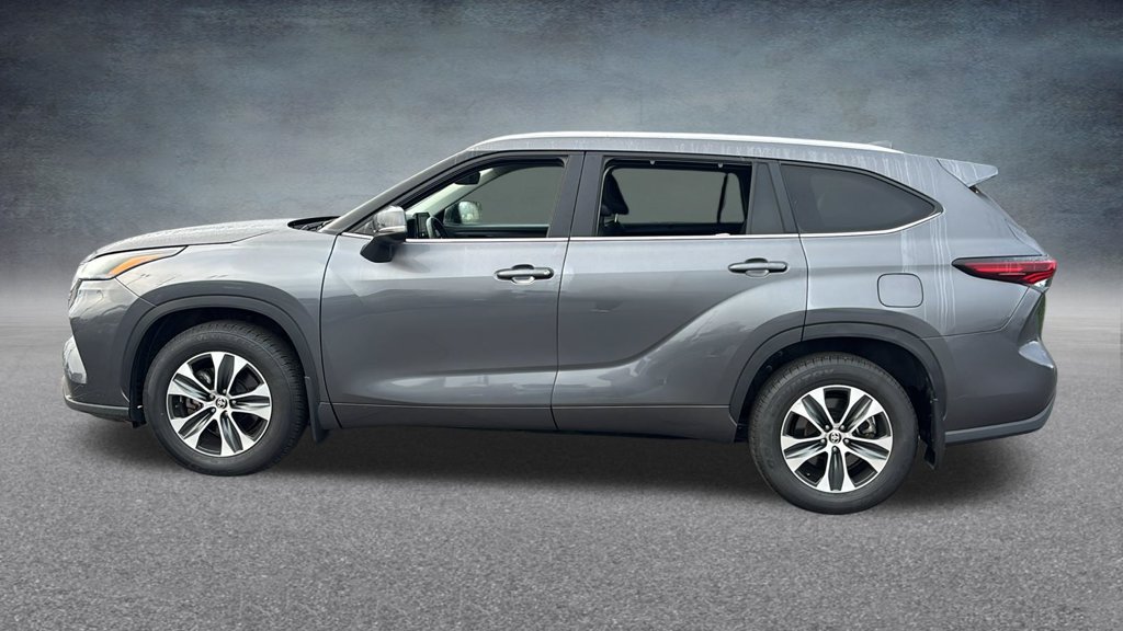 Used 2025 Toyota Highlander XLE AWD/4WD image 4