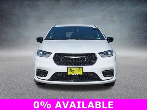 New 2026 Chrysler Pacifica Select image 9