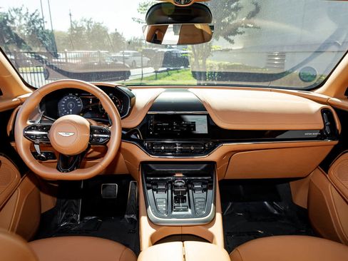 Used 2025 Aston Martin DBX 707 image 10