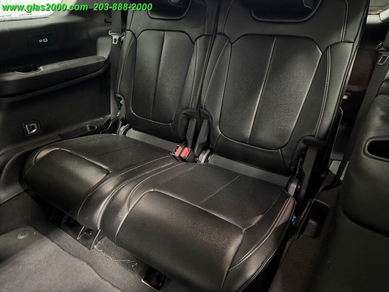 Used 2021 Jeep Grand Cherokee L Limited AWD/4WD image 32
