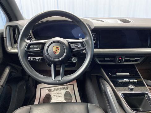 Used 2024 Porsche Cayenne image 34