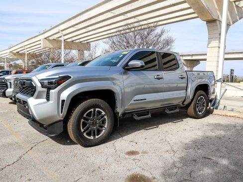 Used 2024 Toyota Tacoma TRD Sport image 3