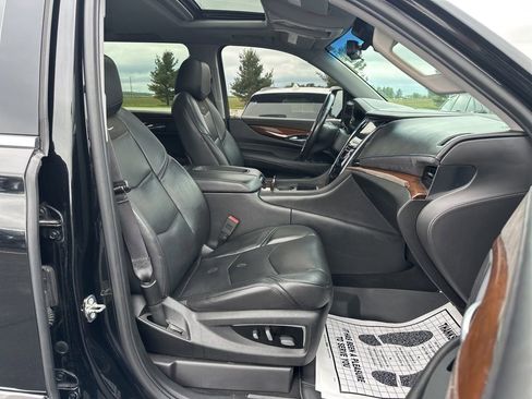 Used 2018 Cadillac Escalade ESV Luxury AWD/4WD image 25