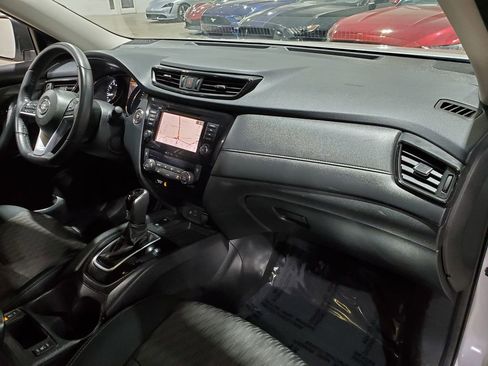Used 2019 Nissan Rogue SV w/ Premium Package image 15