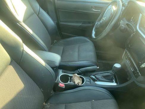 Used 2017 Toyota Corolla SE w/ SE Premium Package image 5