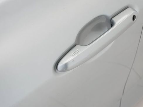 Used 2023 Toyota Highlander LE FWD image 8